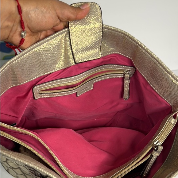 Nine West Cream and Pink Totes Elegant and Spacious - Picture 6 of 10